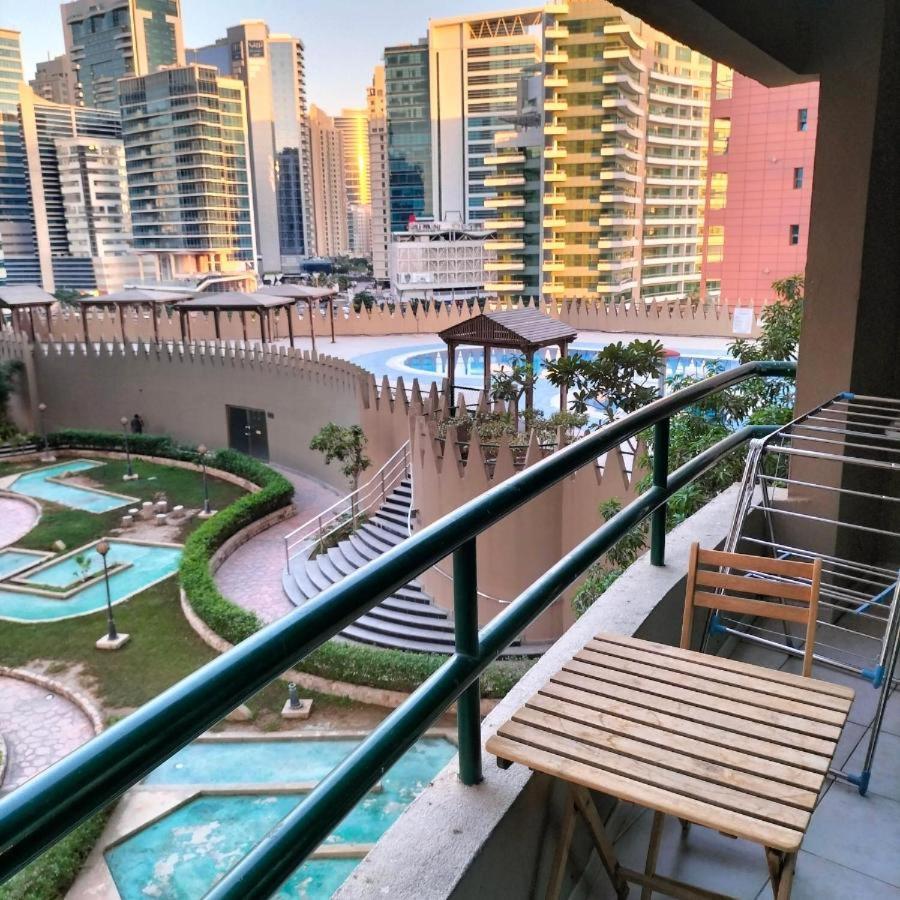 Quiet Partition Room In Tecom Barsha Heights Dubai Exteriör bild