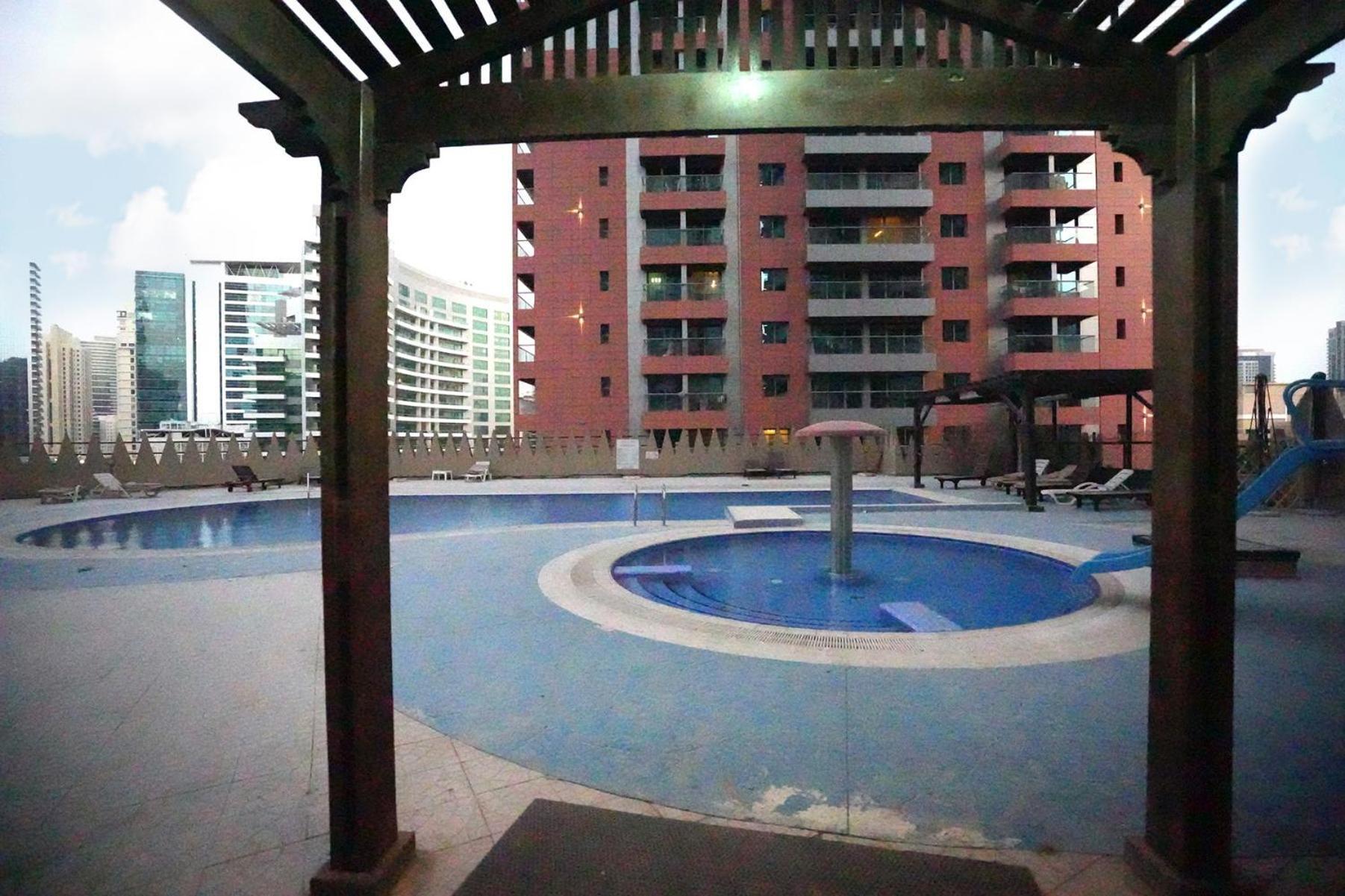 Quiet Partition Room In Tecom Barsha Heights Dubai Exteriör bild