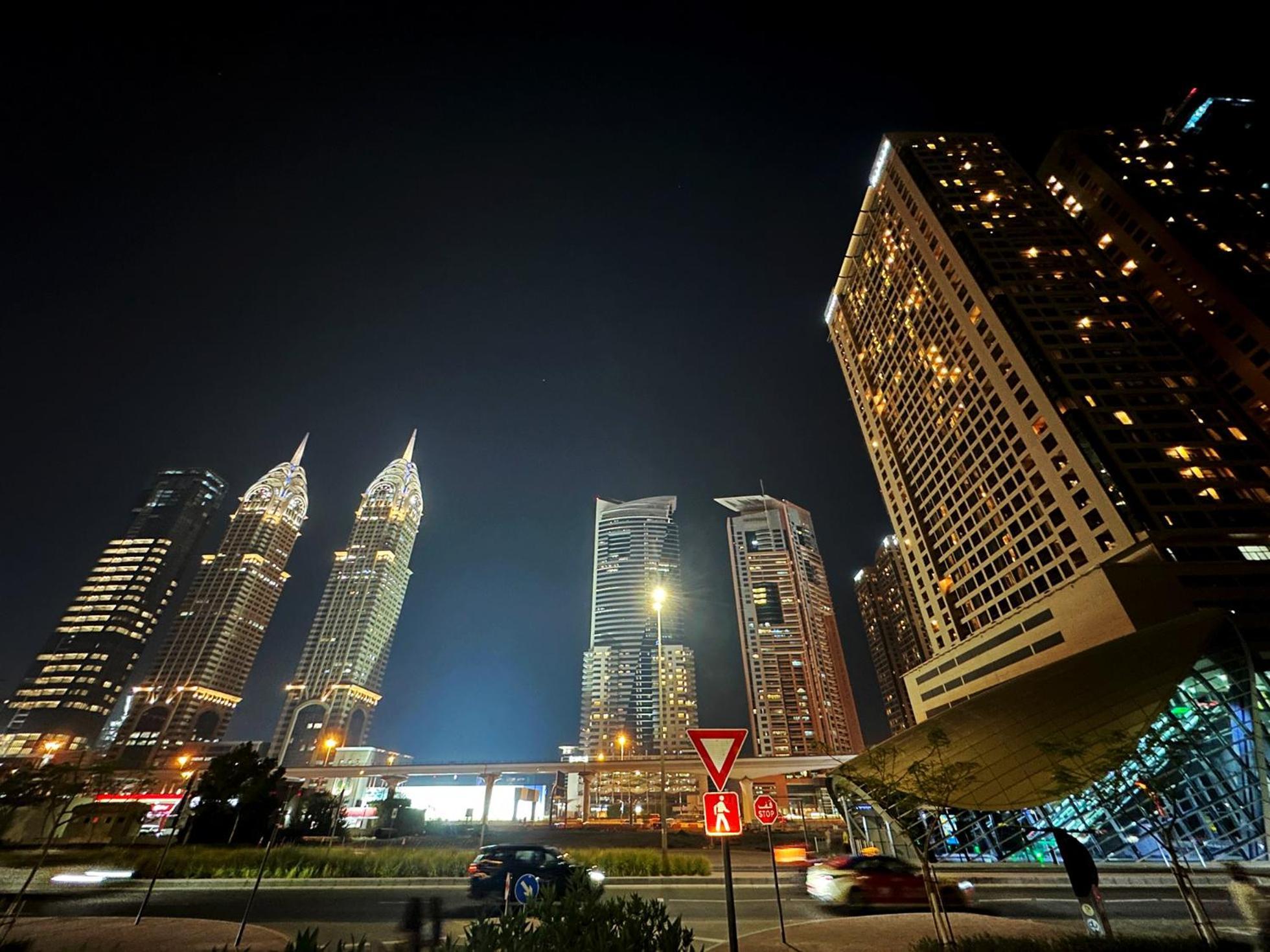 Quiet Partition Room In Tecom Barsha Heights Dubai Exteriör bild